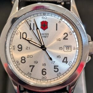Victorinox swiss army men's field watch